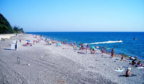 Пляж неподалеку от оздоровительного центра Гармония, г. Сочи, Лазаревский район, п. Якорная щель