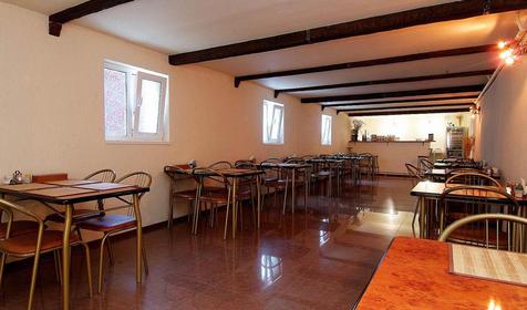 Зал столовой гостевого дома Тихий Берег, г. Анапа, п. Витязево