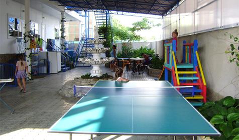 Во дворе мини-гостиницы Лиза, г. Анапа, п. Витязево