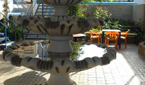 Во дворе мини-гостиницы Лиза, г. Анапа, п. Витязево