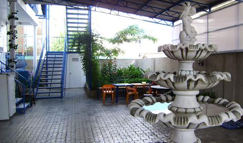 Во дворе мини-гостиницы Лиза, г. Анапа, п. Витязево