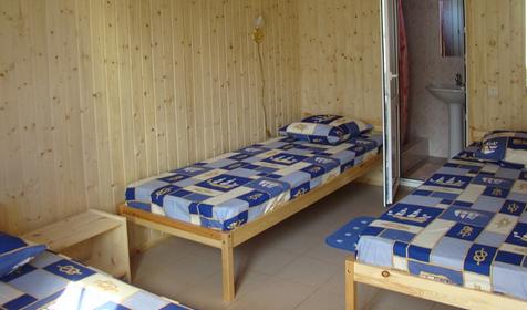 Трехместная комната. Гостевой дом Бригантина, г. Сочи, Лазаревский район, п. Головинка