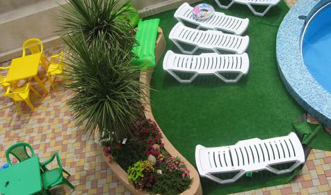 Места для отдыха с шезлонгами, отель Таис, г. Сочи, Адлер