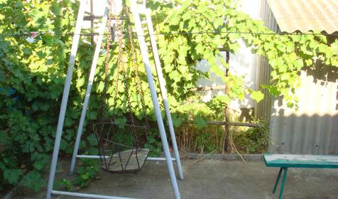 Детская площадка во довре гостевого дома Домик у моря, г. Анапа, с. Благовещенское