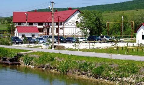 База отдыха Клёвое местечко (гостиница, ресторан и автостоянка), г. Новороссийск, п. Ленинский путь