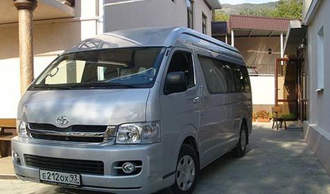 Во дворе гостиницы Наш Дом, г. Геленджик