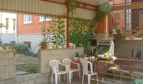 Во дворе частного дома У Савелия, г. Геленджик