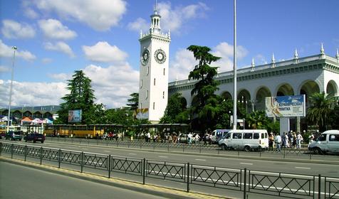 Железнодорожный вокзал Сочи.