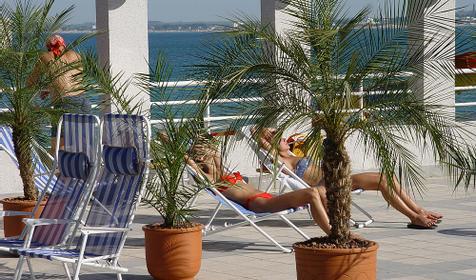 У бассейна Парк-Отеля, г. Анапа