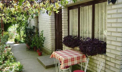 Частная гостиница Дом в саду, г. Геленджик, с. Архипо-Осиповка