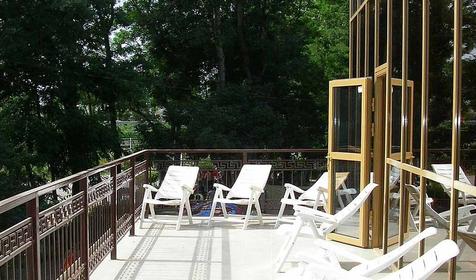 Терраса для приема солнечных ванн. Гостиничный комплекс Лето, г. Туапсе