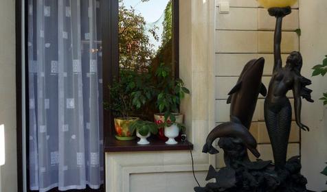 Выход на балкон гостевого дома Де Люкс, г. Анапа