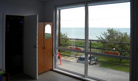 Вид из окна номера гостевого дома Песчаный берег, г. Ейск