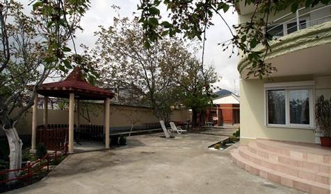 Двор, гостиничный дом Бархатный сезон, г. Геленджик, с. Кабардинка