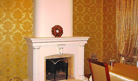 Камин на этаже курорт-отеля Аллюр, г. Горячий Ключ