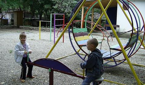 Детская площадка базы отдыха Тавуш, Лабинский район, ст. Упорная