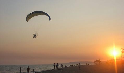 Пляж у комплекса турбаз. База отдыха Самоцветы, Темрюкский район, п. Веселовка