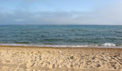 Пляж у комплекса турбаз. База отдыха Самоцветы, Темрюкский район, п. Веселовка