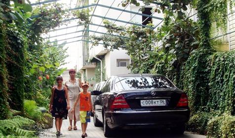 Автостоянка, отель ЛЭНСиС, г. Сочи, Адлерский район, г. Адлер