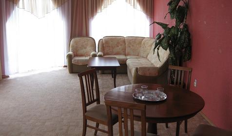 Двухкомнатный номер Люкс мини-гостиницы Морской центр, г. Ейск