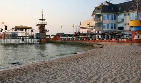 Пляж. Клуб-отель Торнадо, г. Ейск