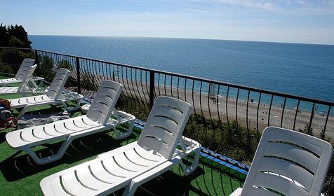 Аэрарий для загара, оснащенный шезлонгами, отеля Орешник, г. Сочи, п Лазаревское