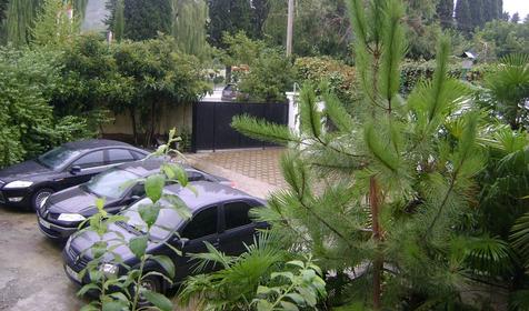 Парковка гостевого дома Зеленый дворик, г. Сочи, Адлер