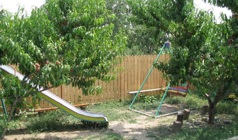 Детская площадка, Частный гостевой дом по ул. Привокзальная 35, Темрюкский район, п. Сенной