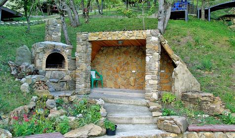 Печь для приготовления блюд на огне. База отдыха Инфанта (фейк), Туапсинский район, Бухта Инал