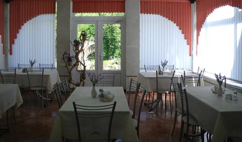 Столовая гостевого дома Валерия, г. Новороссийск, с. Абрау-Дюрсо