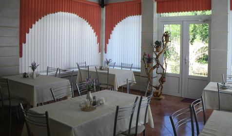 Столовая гостевого дома Валерия, г. Новороссийск, с. Абрау-Дюрсо