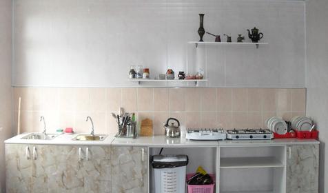 Кухня гостевого дома Бриз. Сочи, Лазаревский район, п. Лоо