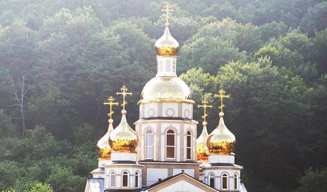 Вид на храм. Отель Премьер, Туапсинский район, с. Ольгинка
