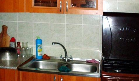 Кухня в первом корпусе гостевого дома Азалия, г. Сочи, Лоо