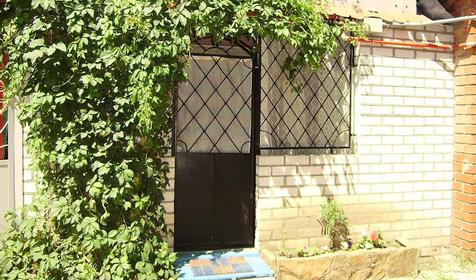 Вход. Гостевой домик Прибрежный, г. Ейск