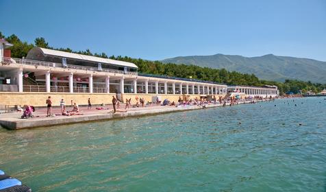 Вид на пляж с моря. Лечебно-оздоровительный комплекс Солнечная, г. Геленджик