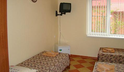 Трехместный однокомнатный номер. Гостевой дом Алиса, г. Геленджик, п. Криница