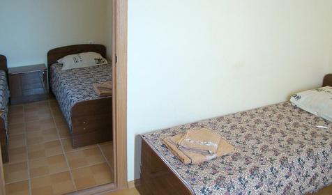 Четырехместный двухкомнатный номер Люкс. Гостевой дом Алиса, г. Геленджик, п. Криница