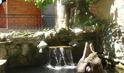 Бассейн с родниковой водой. Гостевой двор Ачишхо, г. Сочи, п. Красная Поляна