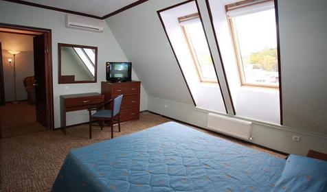 Номер Люкс двухкомнатный с кухней, Корпус Генрих I. Гостиничный комплекс Генрих, г. Сочи, Лазаревский район, п. Дагомыс