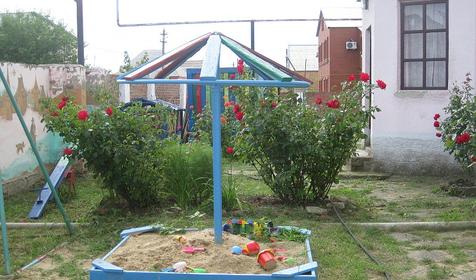 Детская песочница. Частный пансионат Цветочная-25, Темрюкский район, ст. Голубицкая