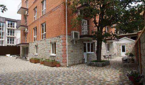 Двор, стоянка. Гостевой дом Дивный, г. Геленджик