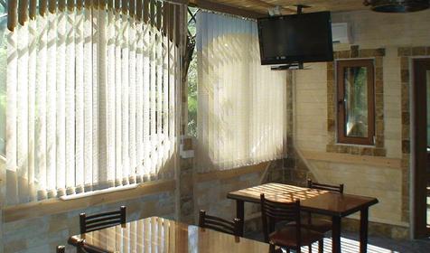 Кухня-столовая. Гостевой дом Дюрсо, г. Новороссийск, п. Абрау-Дюрсо