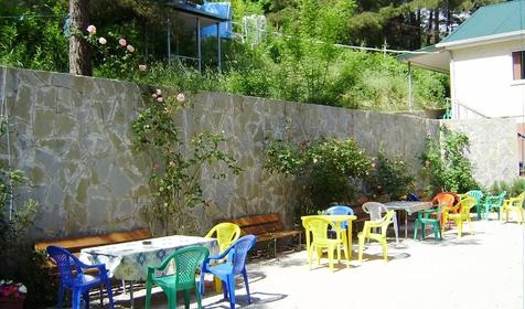 Двор, мини-гостиница Сосны, г. Геленджик, х. Джанхот