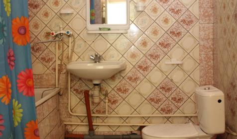 Санузел в полулюксе, база отдыха Лотос, г. Приморско-Ахтарск