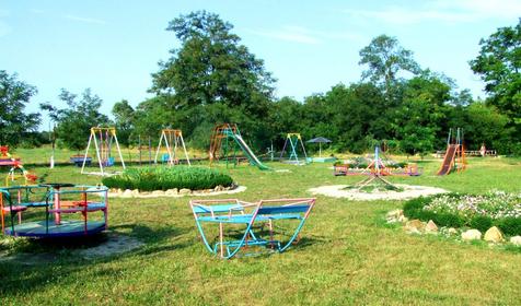 Детская площадка, база отдыха Лотос, г. Приморско-Ахтарск