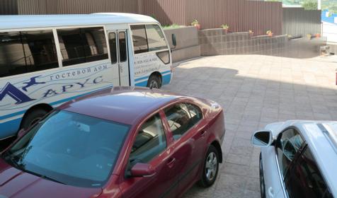 Автостоянка. Гостевой дом Ларус, п. Архипо-Осиповка