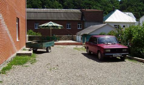 Автостоянка. Гостевой дом У Миши, Туапсинский район, п. Дедеркой