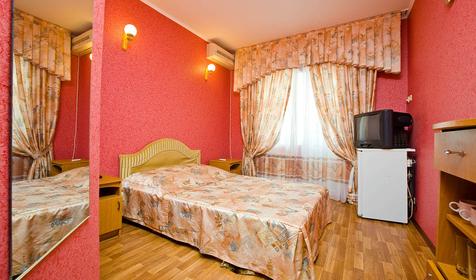 Номер Стандарт с балконом. Гостиница Самара, г. Геленджик