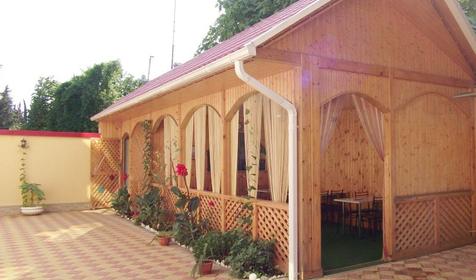 Двор, гостевой дом Лаура, п. Головинка